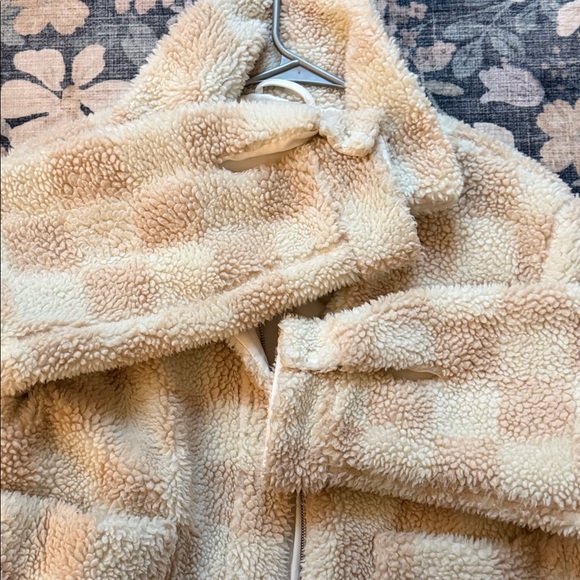 Wild Rose Cream and White Sherpa Jacket - Picture 3 of 3